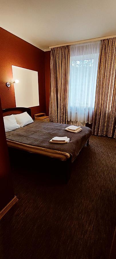 Hotel Лелеч à Tatariv Extérieur photo