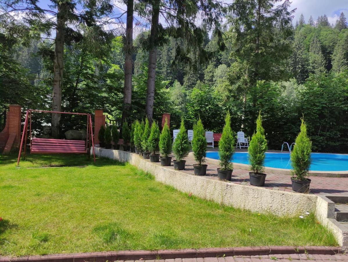 Hotel Лелеч à Tatariv Extérieur photo
