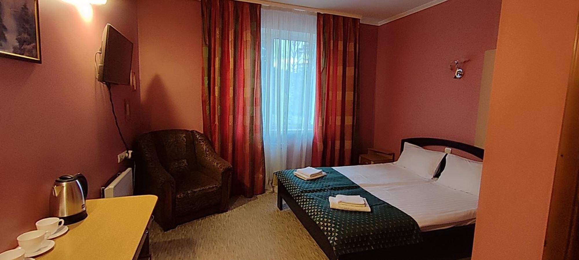 Hotel Лелеч à Tatariv Extérieur photo