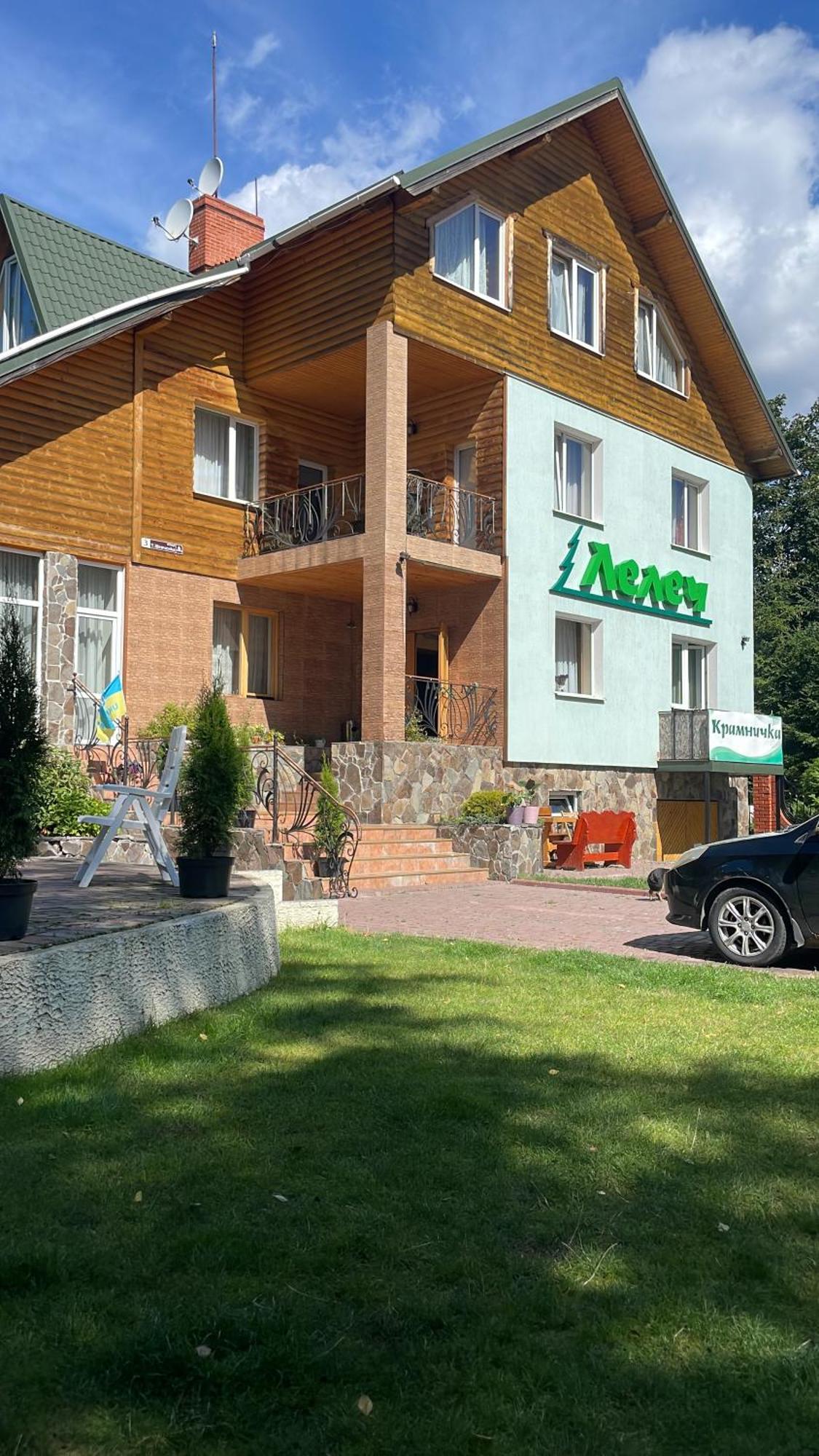 Hotel Лелеч à Tatariv Extérieur photo