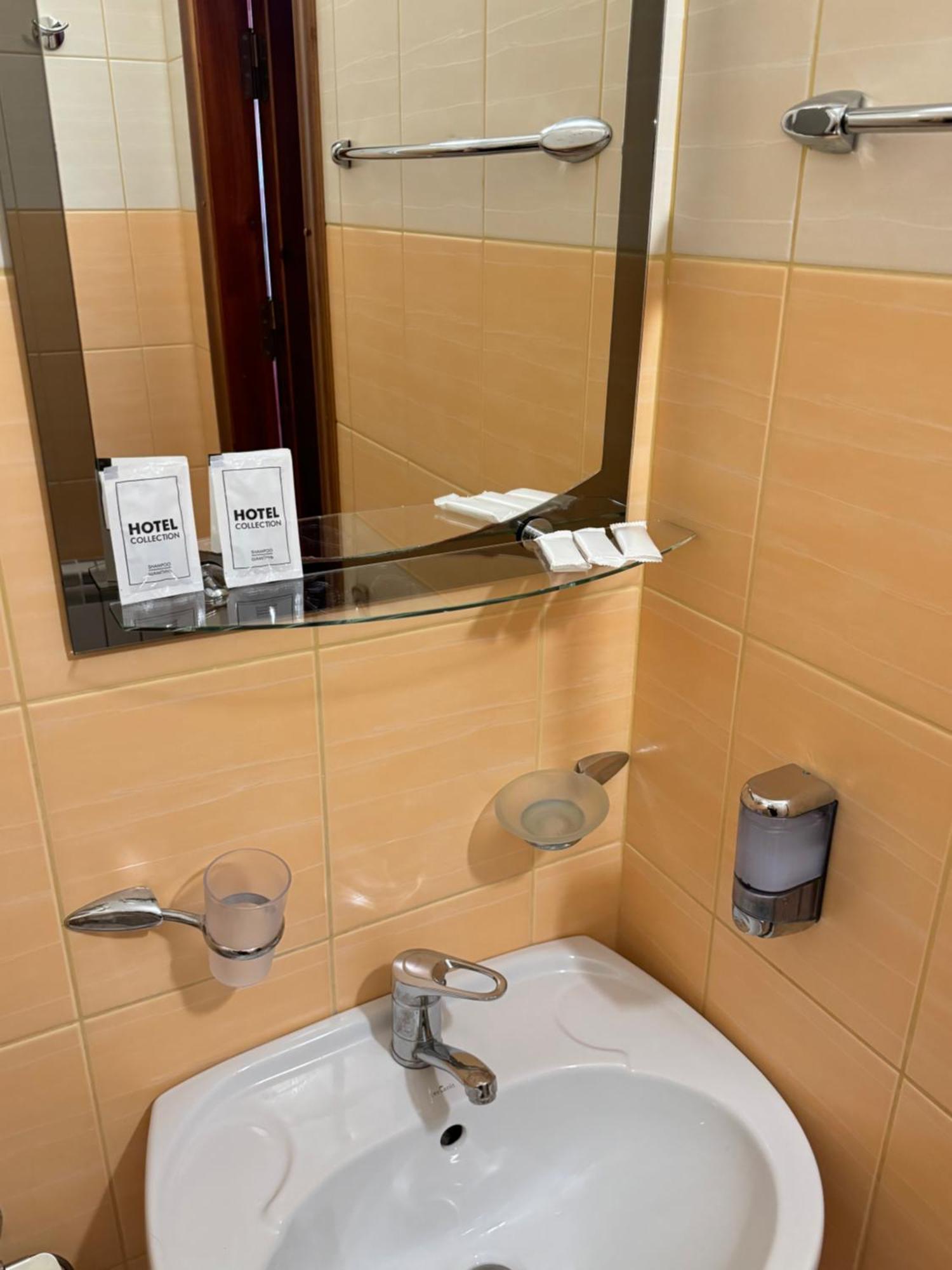 Hotel Лелеч à Tatariv Extérieur photo
