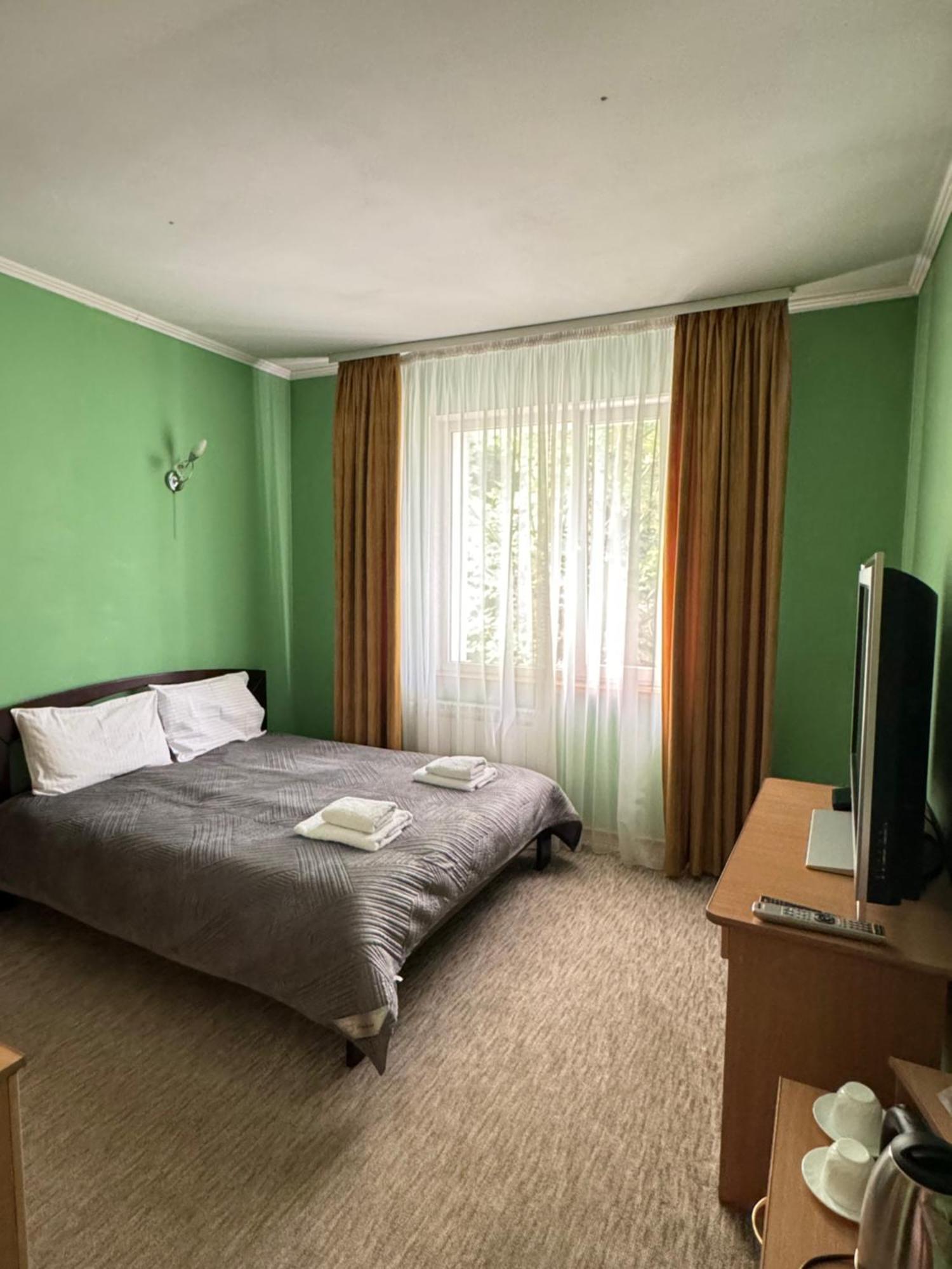 Hotel Лелеч à Tatariv Extérieur photo