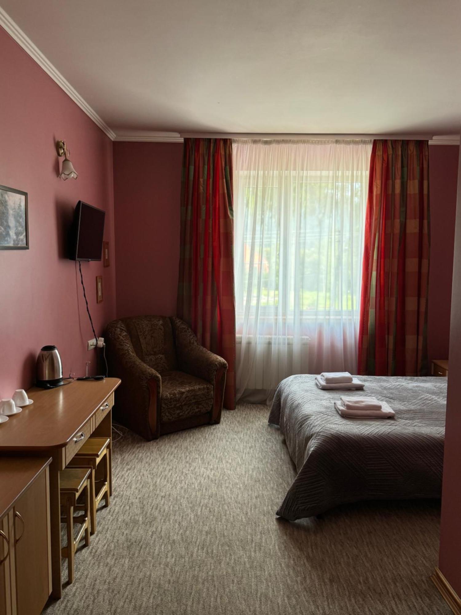 Hotel Лелеч à Tatariv Extérieur photo