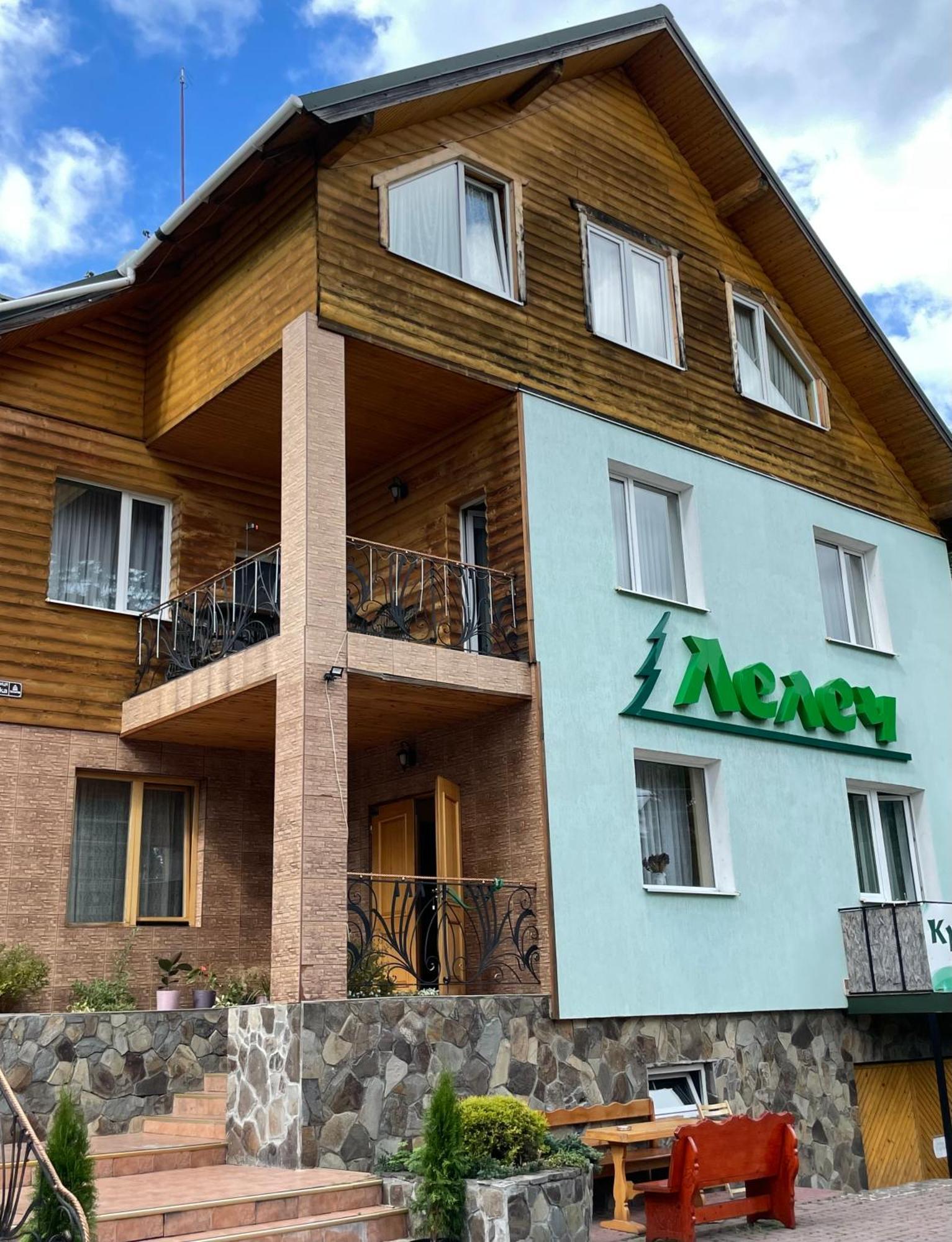 Hotel Лелеч à Tatariv Extérieur photo